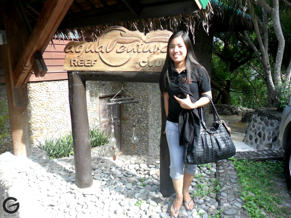 Showing you the welcoming signage of the resort